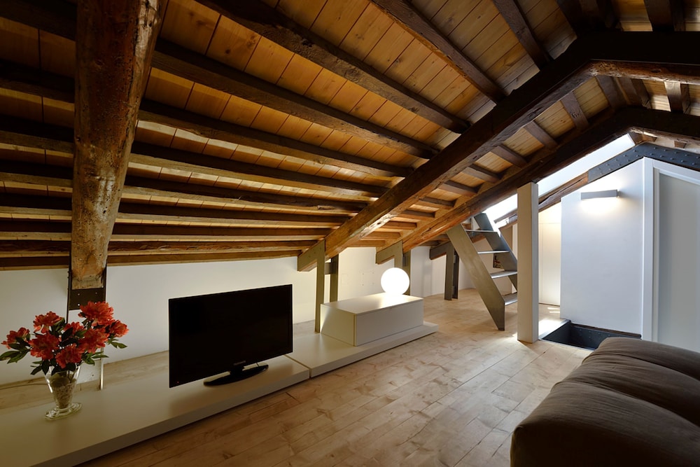 Arsenale Canal View 2 24/50