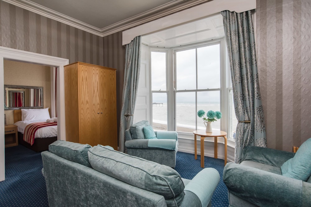 Gwesty Marine Hotel 30/50