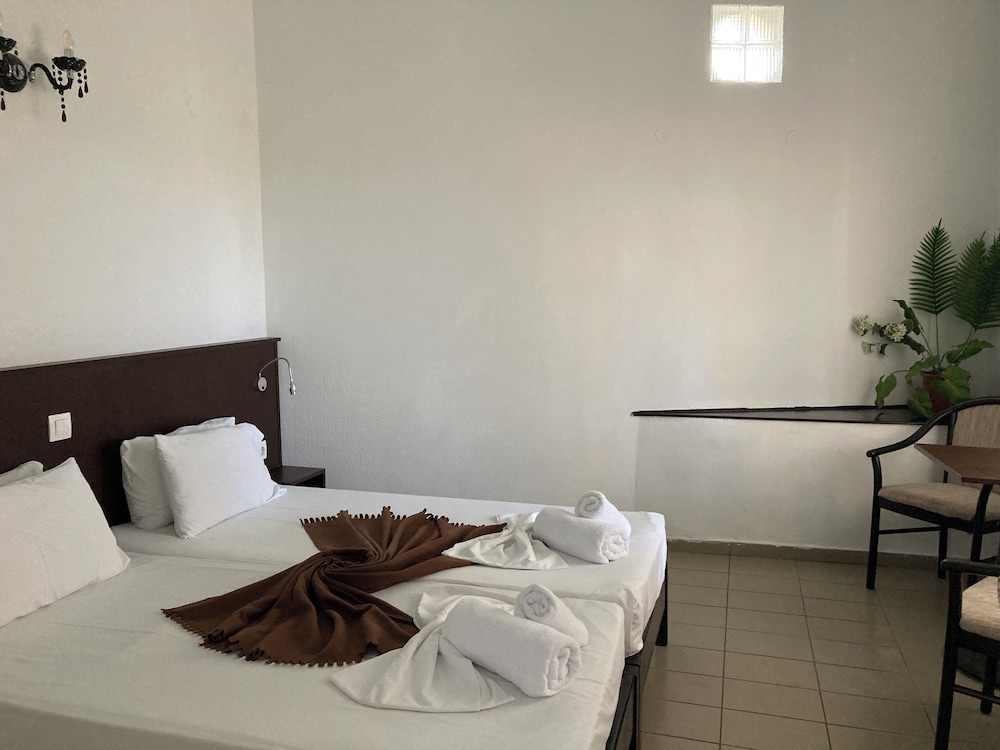 2 BEDROOMS, FAMILY, POOL VIEW