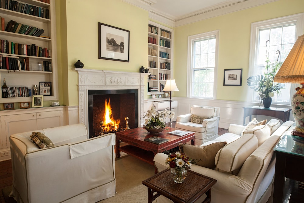 Rhett House Inn 34/50