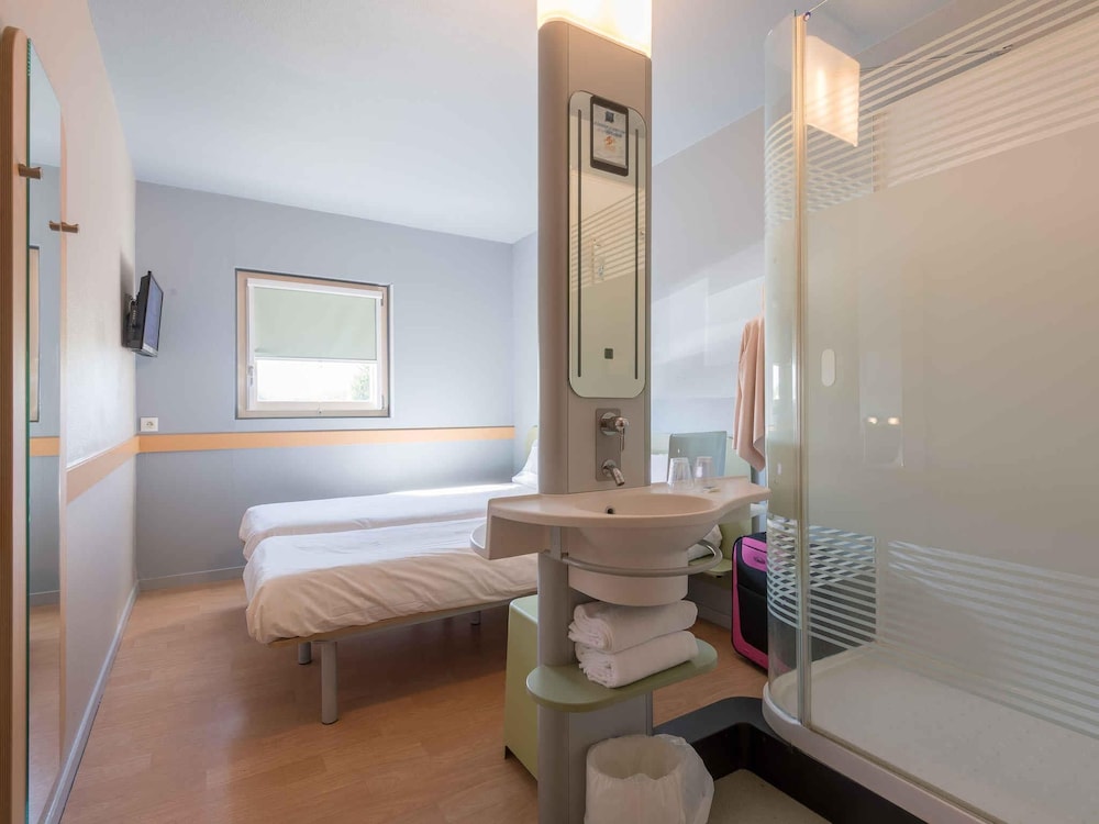Ibis Budget Amberieu En Bugey Chateau Gaillard 17/36