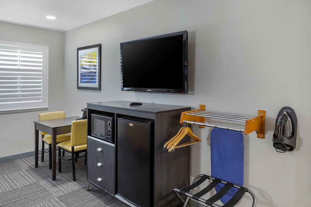 Quality Inn Kettleman City near Hwy 41 26/36