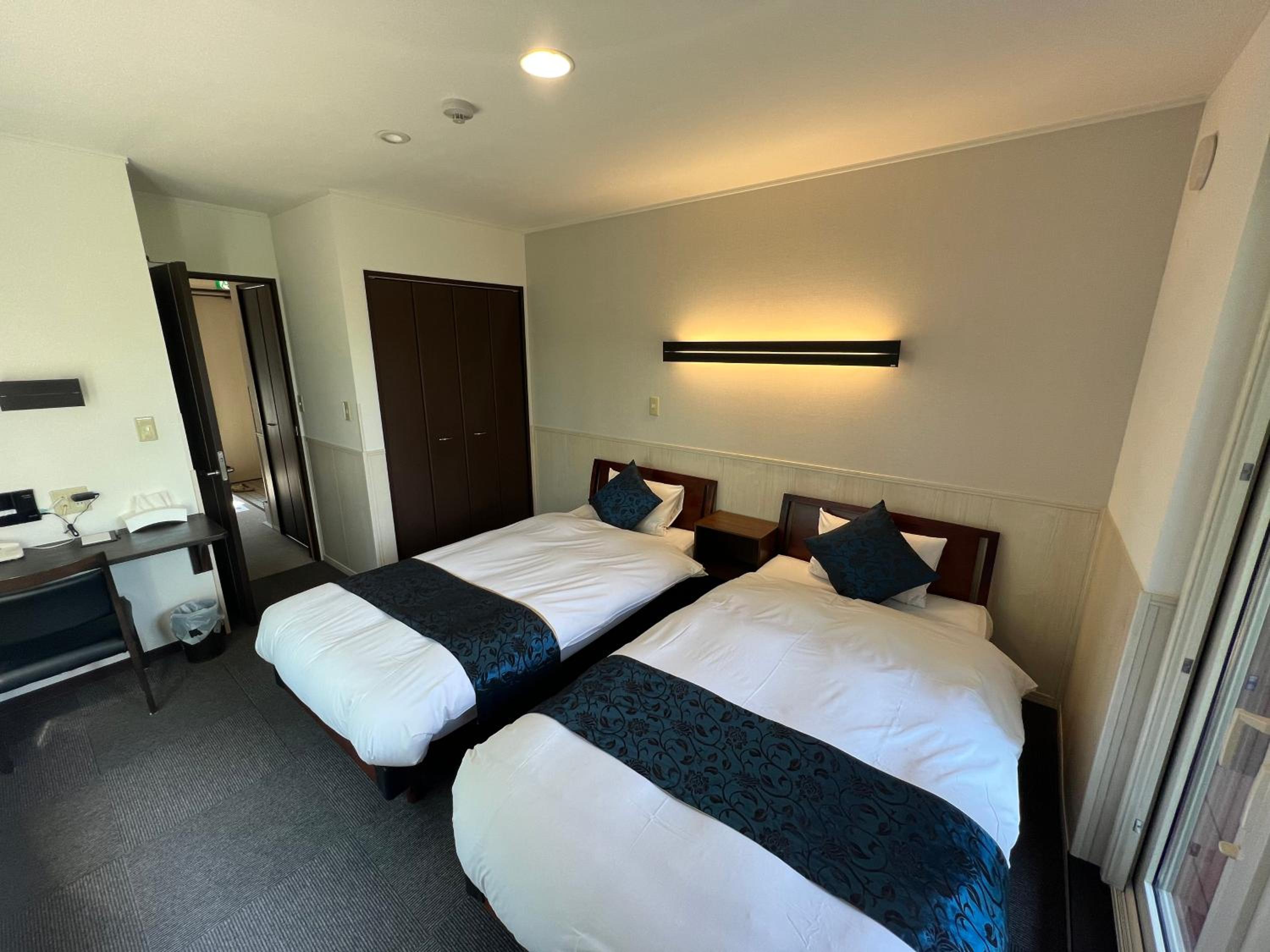 1 BEDROOM, APARTMENT, TWIN BEDS