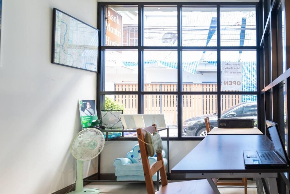 ASOKE MONTRI HOSTEL 48/50