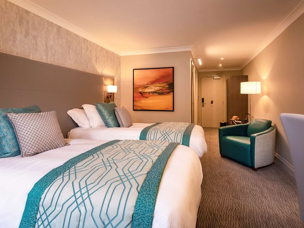 Mercure Milton Keynes 16/76
