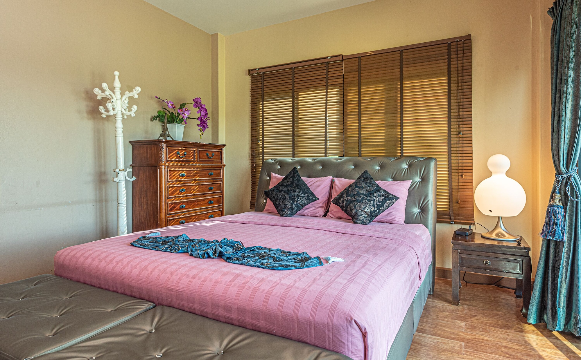 6 Bedrooms, Air Pool, Villa, 6 Double and Twin Beds