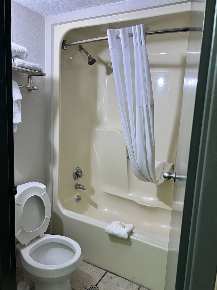 Days Inn By Wyndham College Park Airport Best Road 53/55