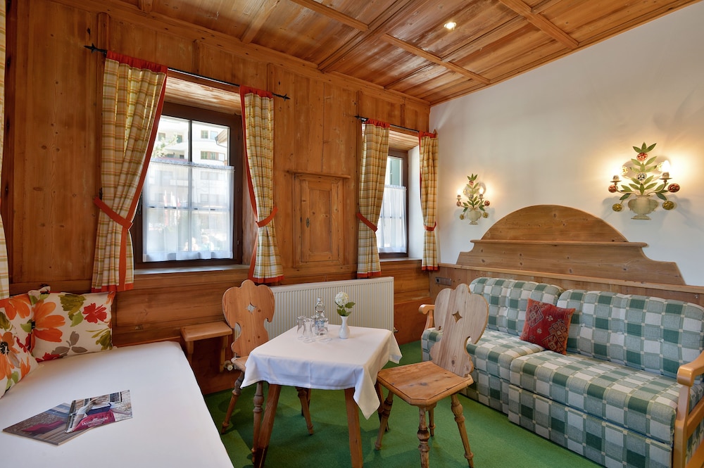 Hotel Postschlössl 33/50