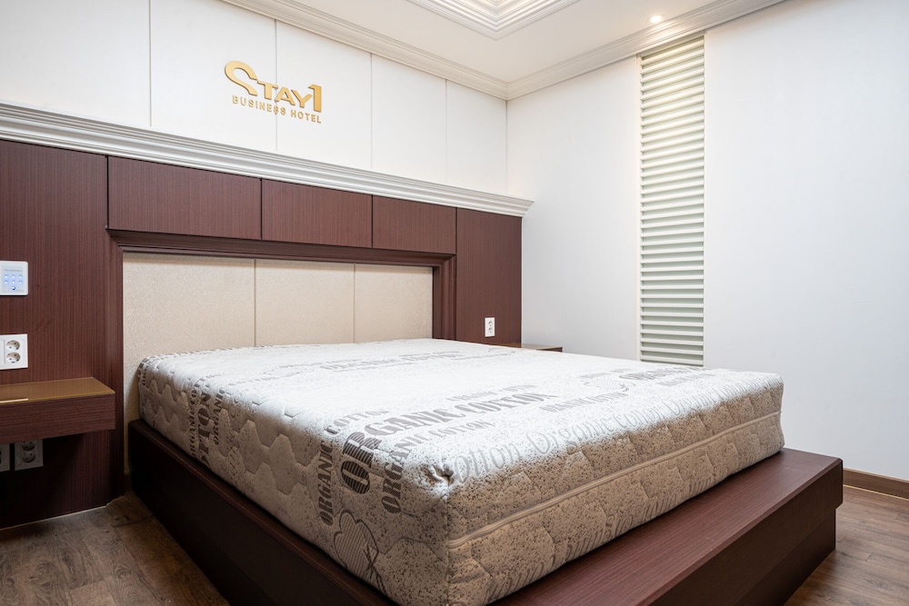 Stay 1 Hotel 17/49