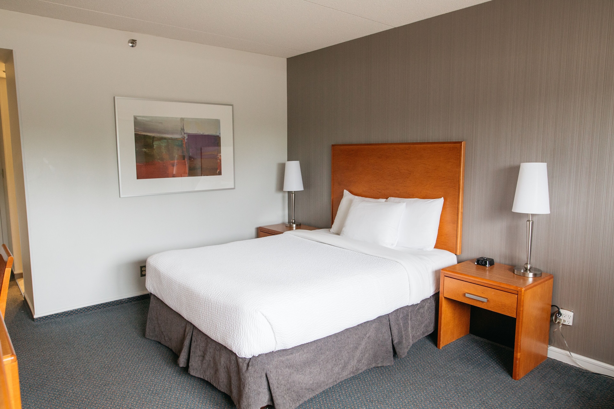STANDARD, QUEEN BED