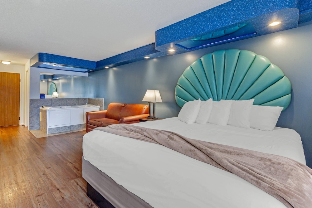 غرفة قياسية بسرير كينج مع أريكة بحوض جاكوزي، Atlantis Family Waterpark Hotel, an Ascend Collection Hotel 7/10