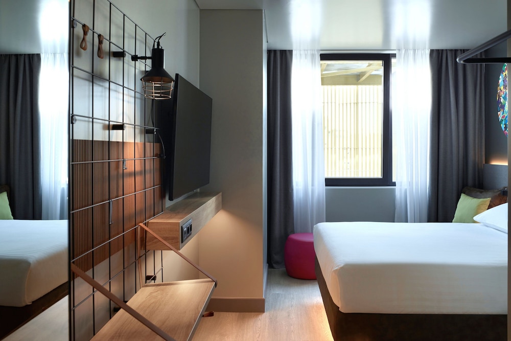 Moxy Athens City 22/66