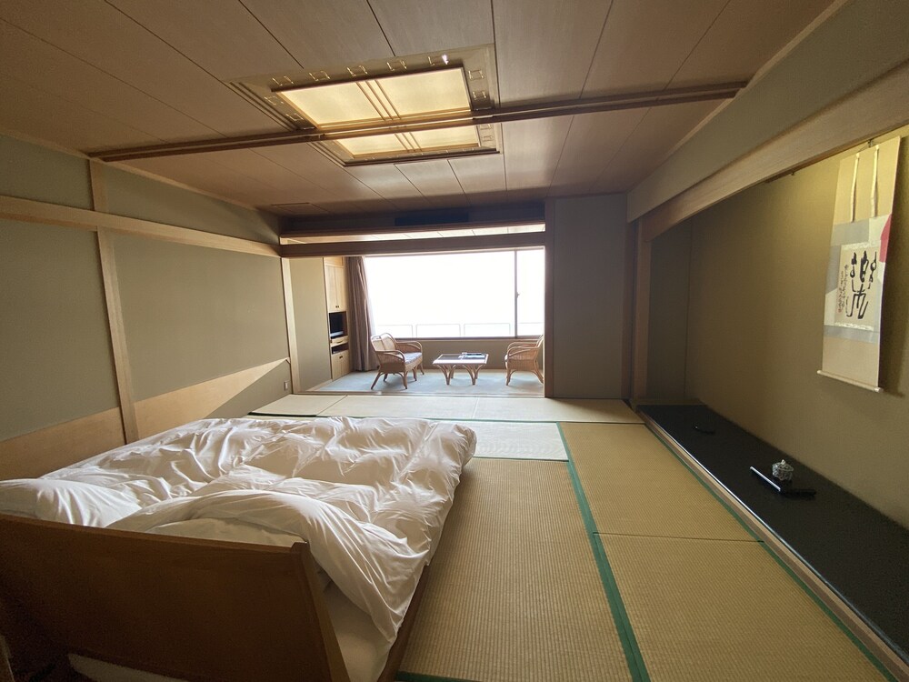JAPANESE, RUN OF HOUSE