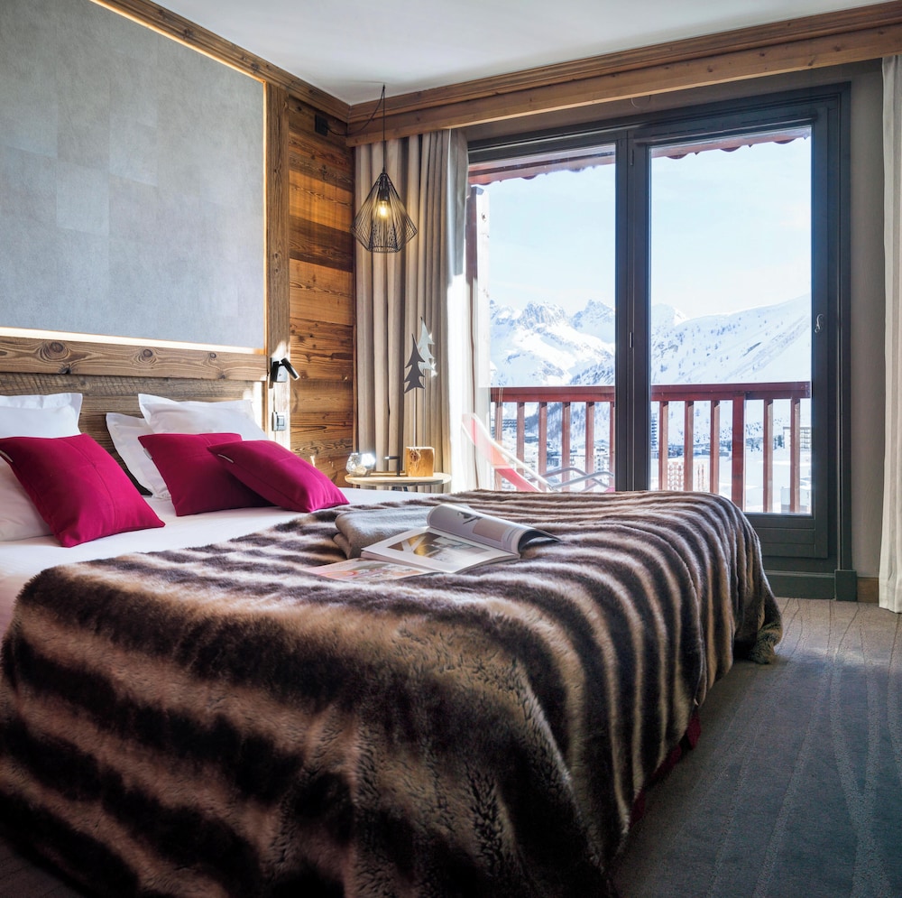 Privilege, 1 Queen and 1 Single Bed, Bunk Bed, Mountain View