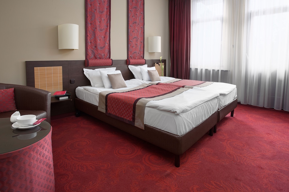 STANDARD, DOUBLE OR TWIN BED, BALCONY