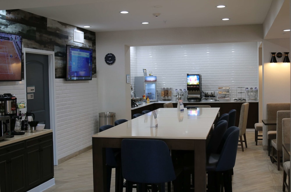 Best Western Plus New Barstow Inn & Suites 27/34