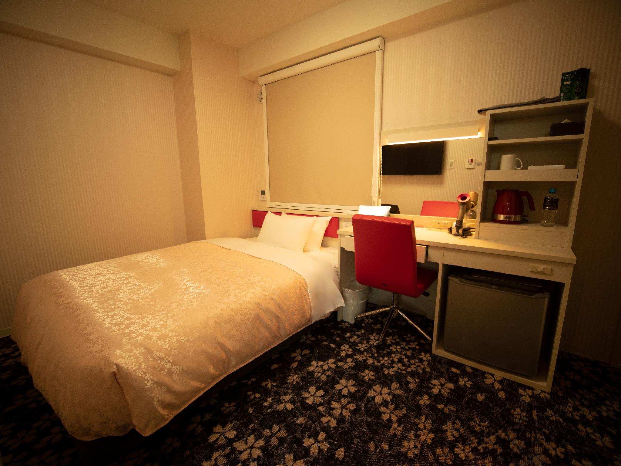Standard, Single, Female Floor