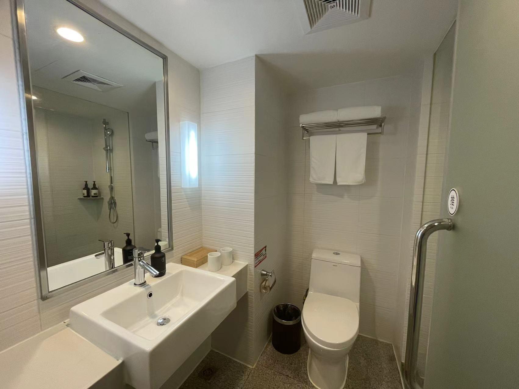 Ji Hotel (Hangzhou Huanglong Wensan Road) 31/35