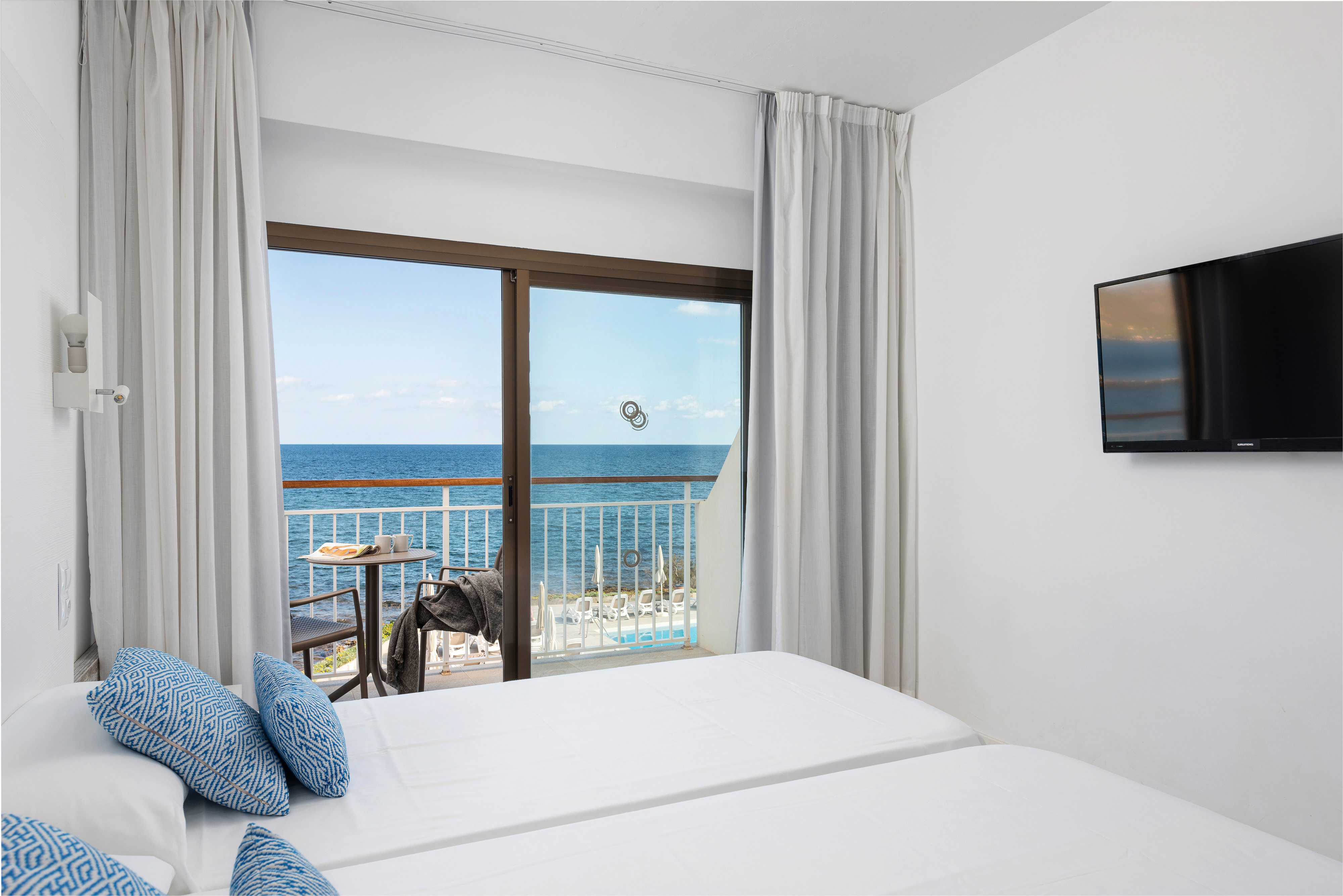Room, Double or Twin Bed, Sea Front