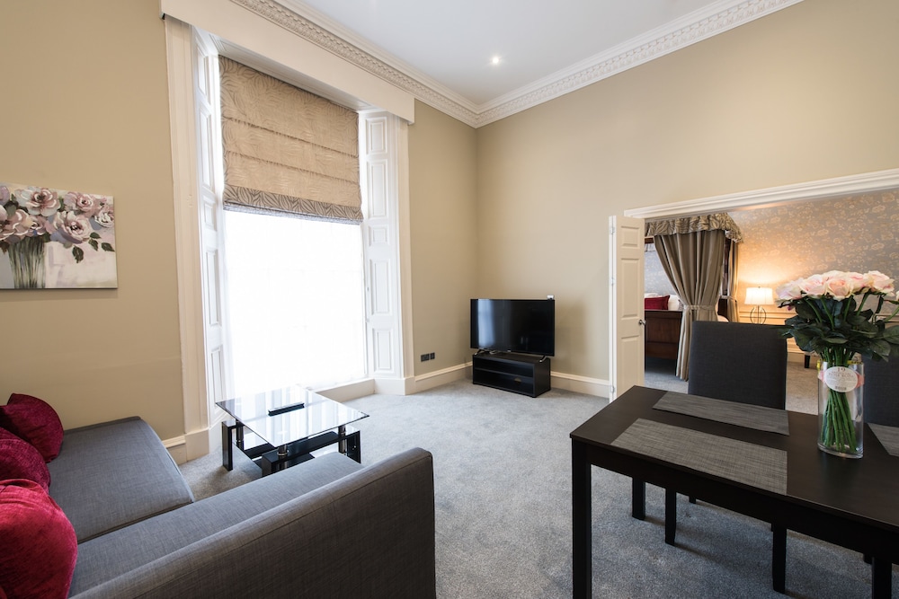 Royal Princes Suites 19/37