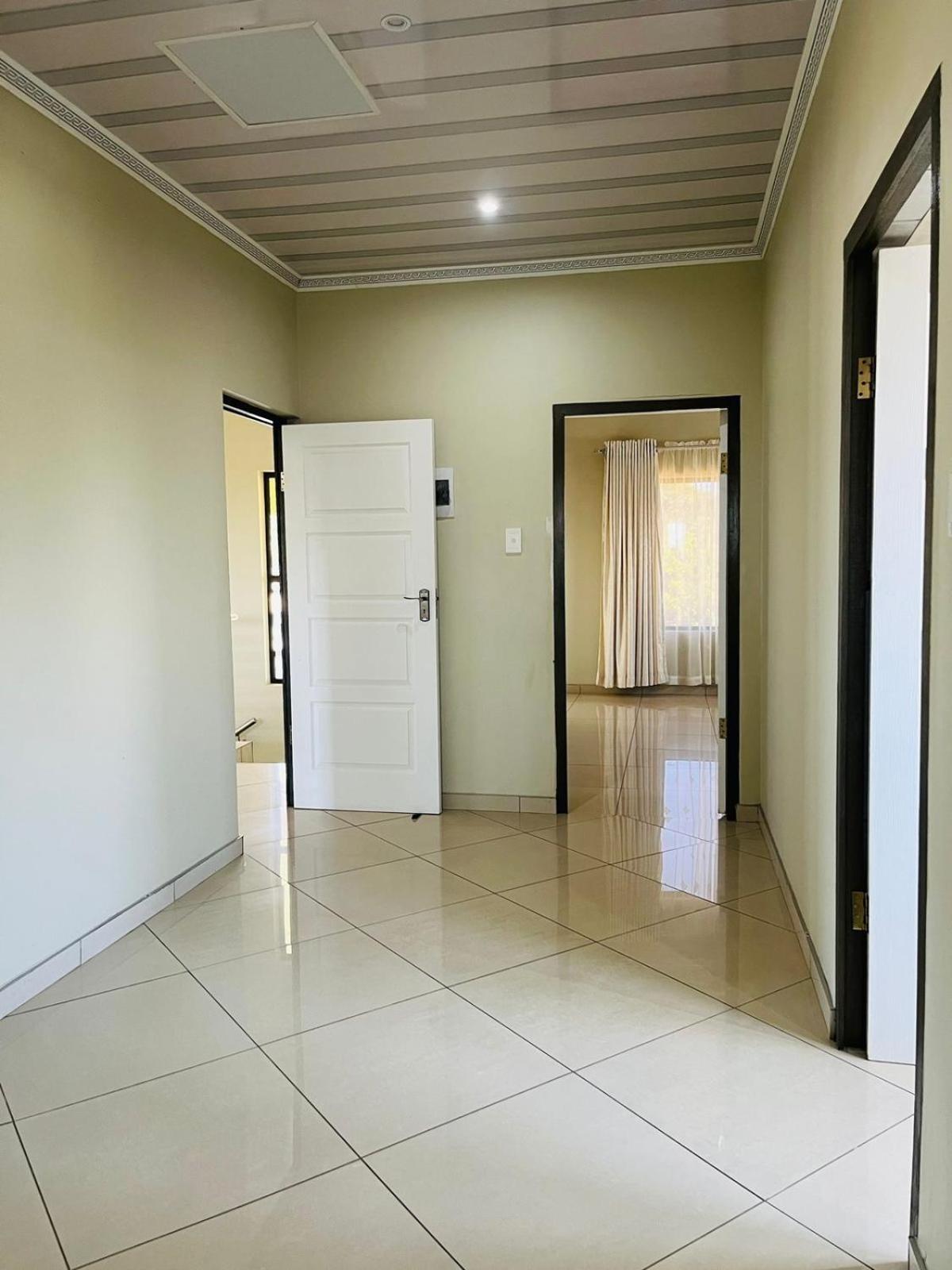Langelihle Accommodation in Margate 13/37