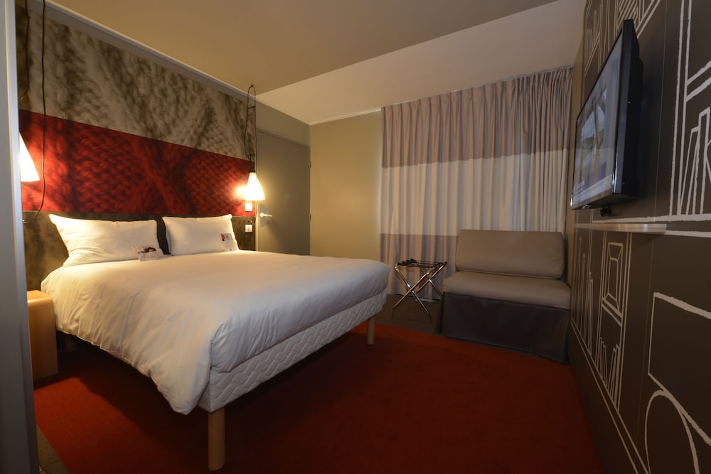 Ibis Nanterre La Defense 22/78