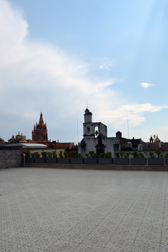 Hotel Casa Blanca 7 64/68
