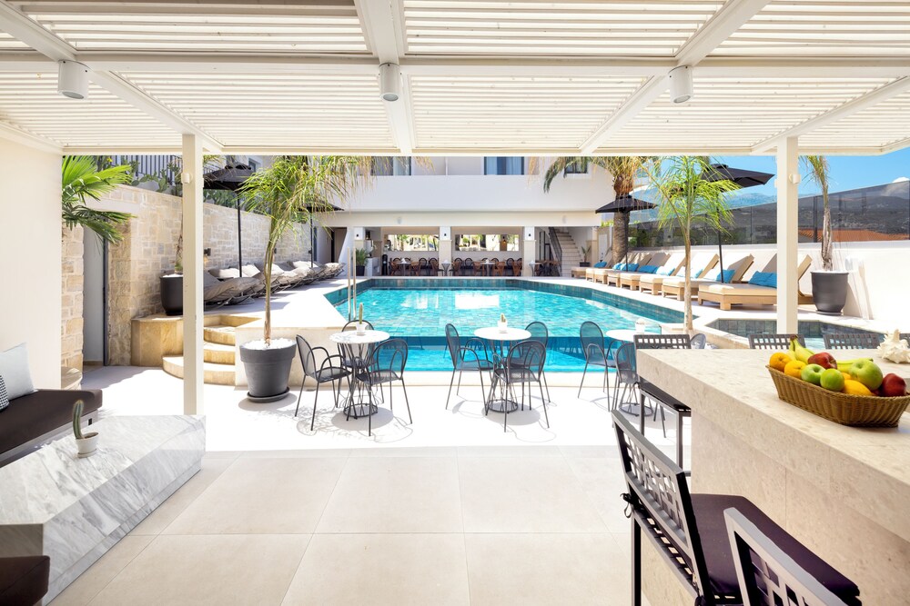 La Stella Suites 37/64