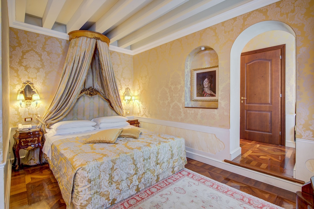 Canal Grande Hotel 9/36