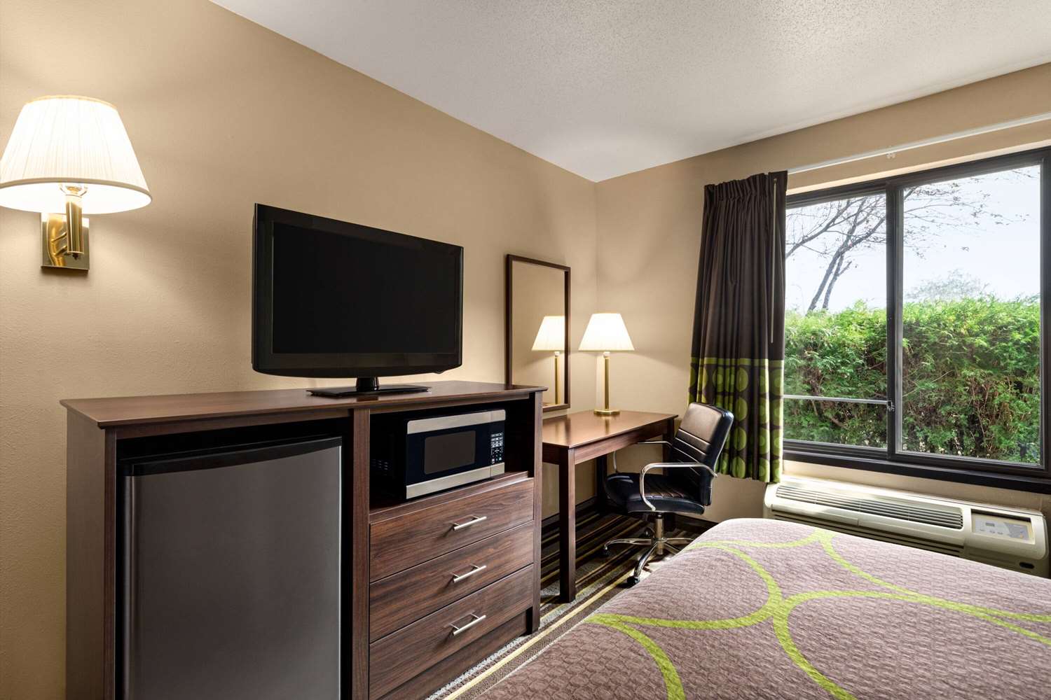 Super 8 By Wyndham Germantown/Milwaukee 38/41