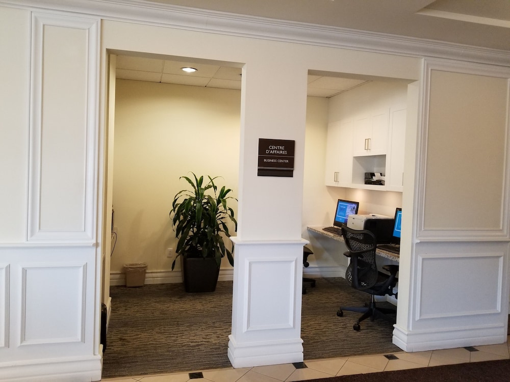 Hilton Garden Inn Montreal Airport 46/47
