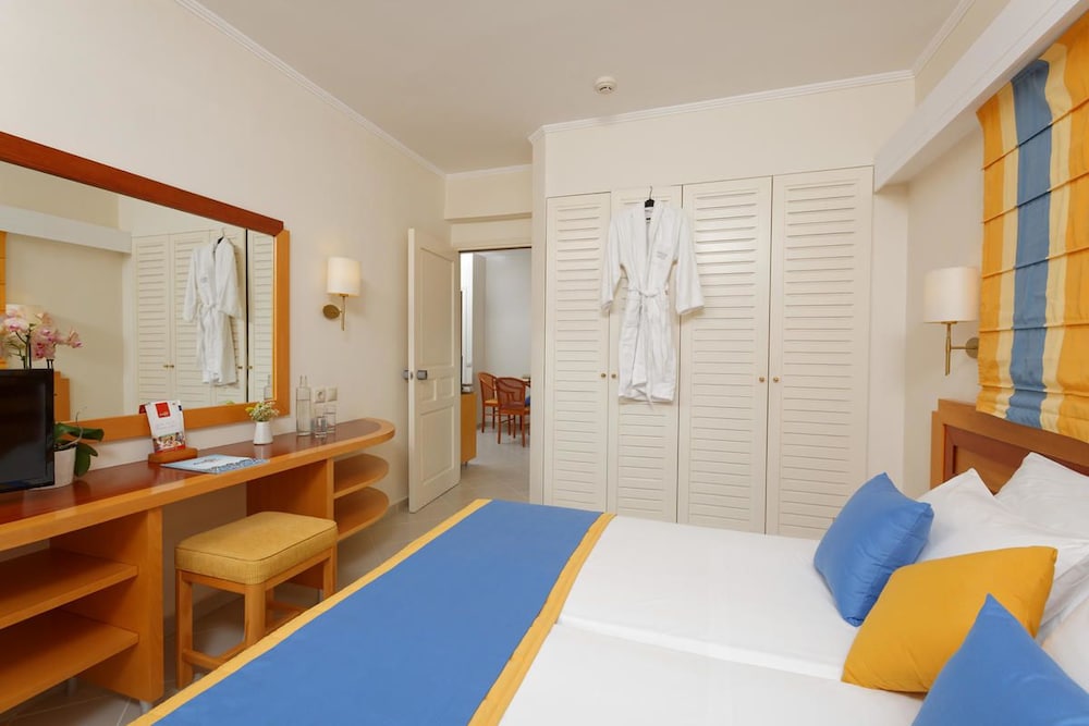 Anissa Beach and Village Hotel 22/80