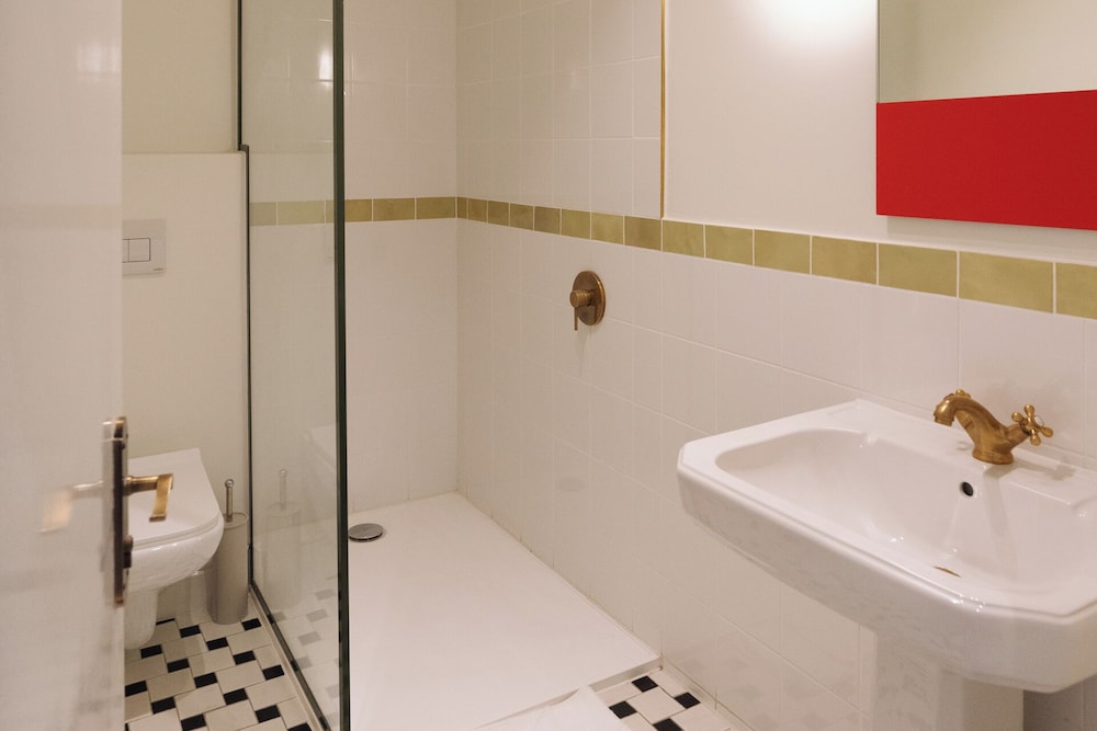 The Trade Boutique Hotel 52/57