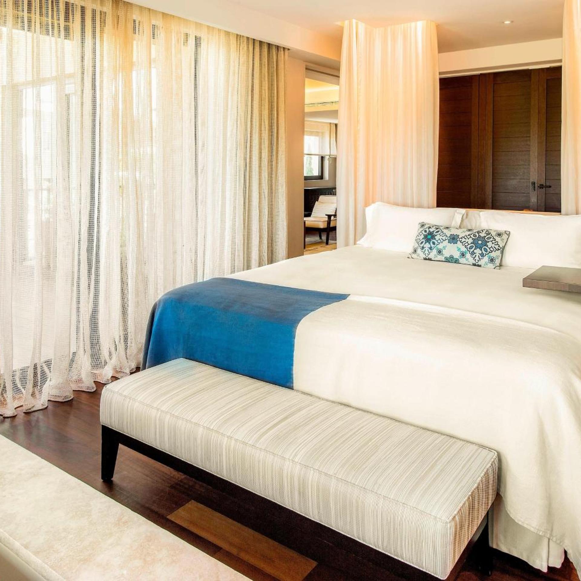 1 Bedroom, Grand, Infinity, Suite, King Bed, Garden View