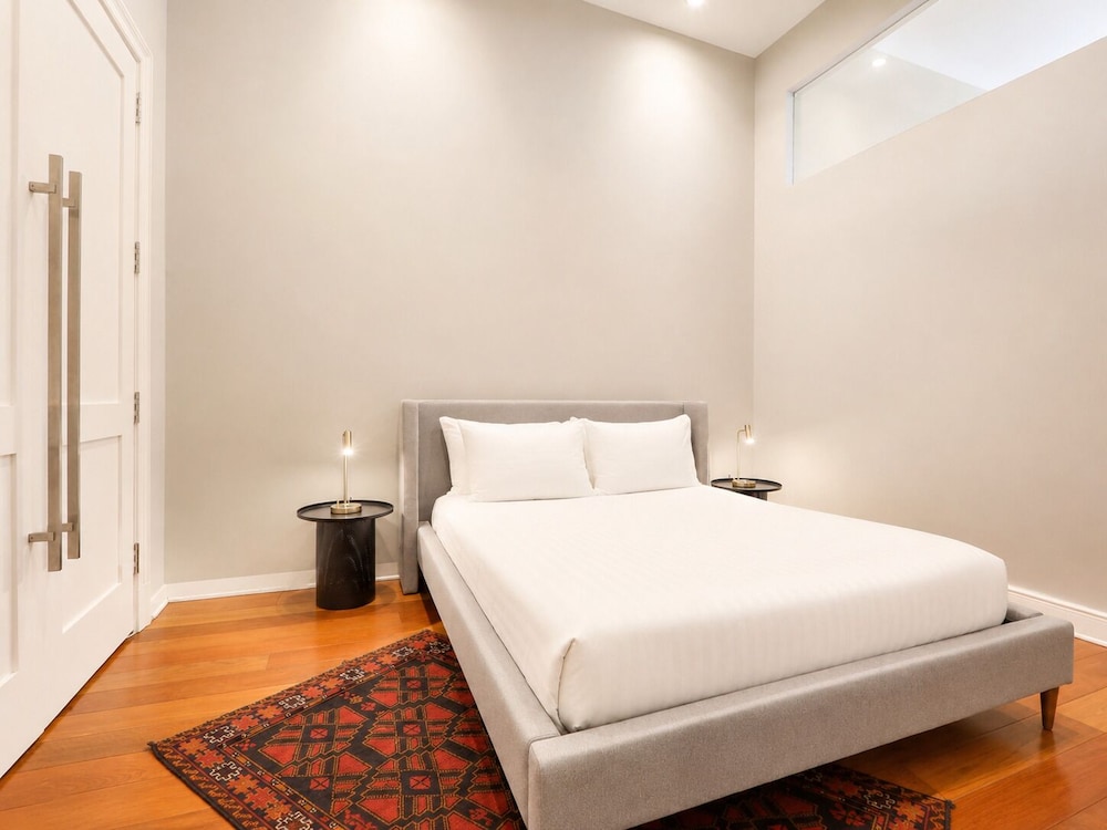 1 Bedroom, Queen Bed, Sofa