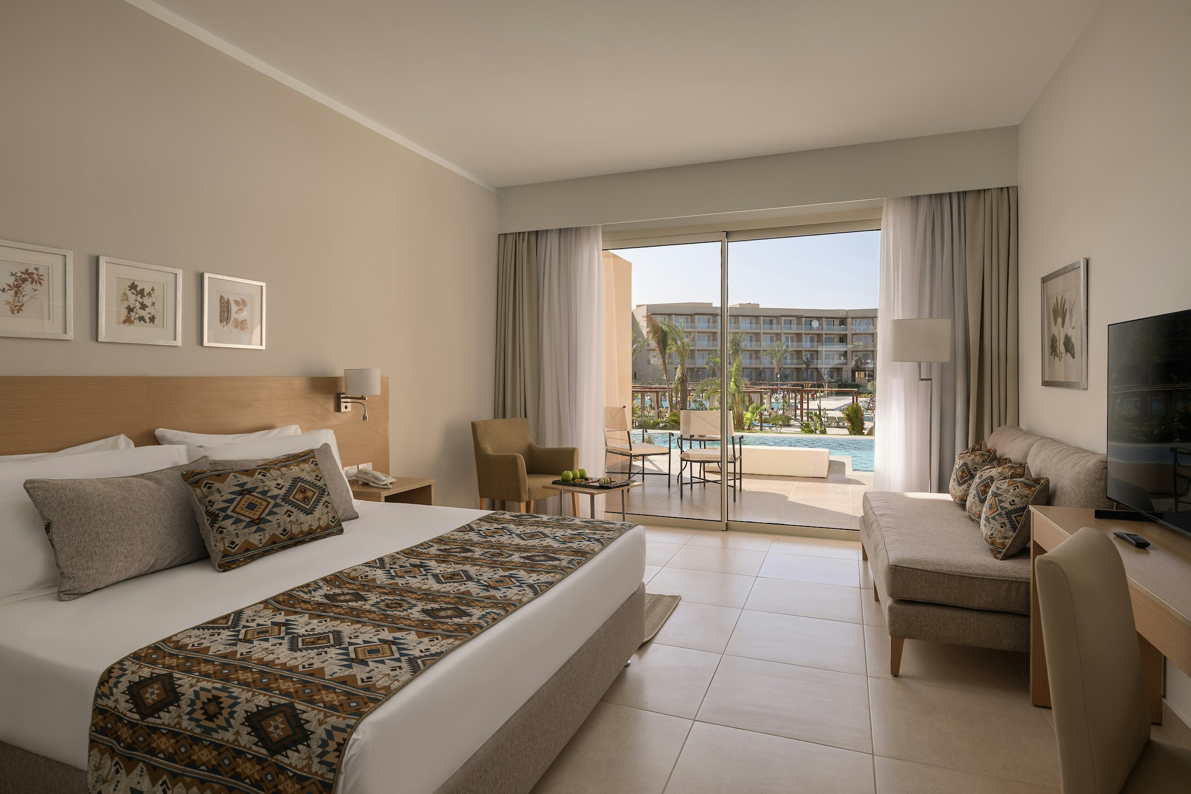 Swim Up, Superior, Queen Bed