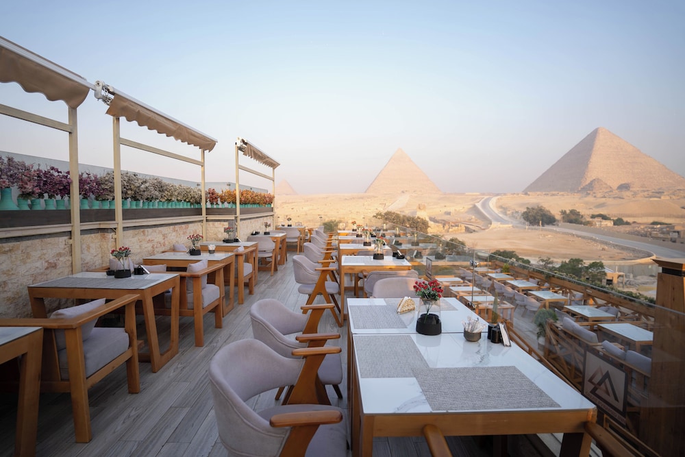 Great Pyramid Inn 35/50