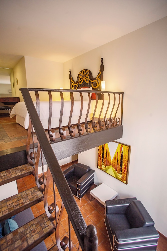 Herencia Hotel By Hosting House 43/50