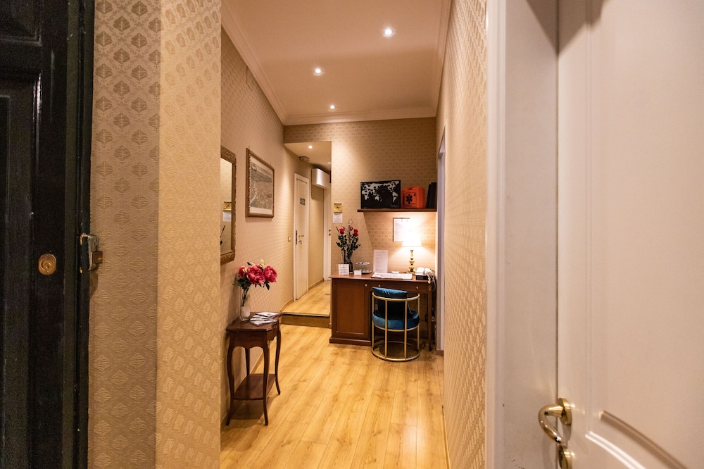 BQ House Trevi Luxury Rooms 5/50