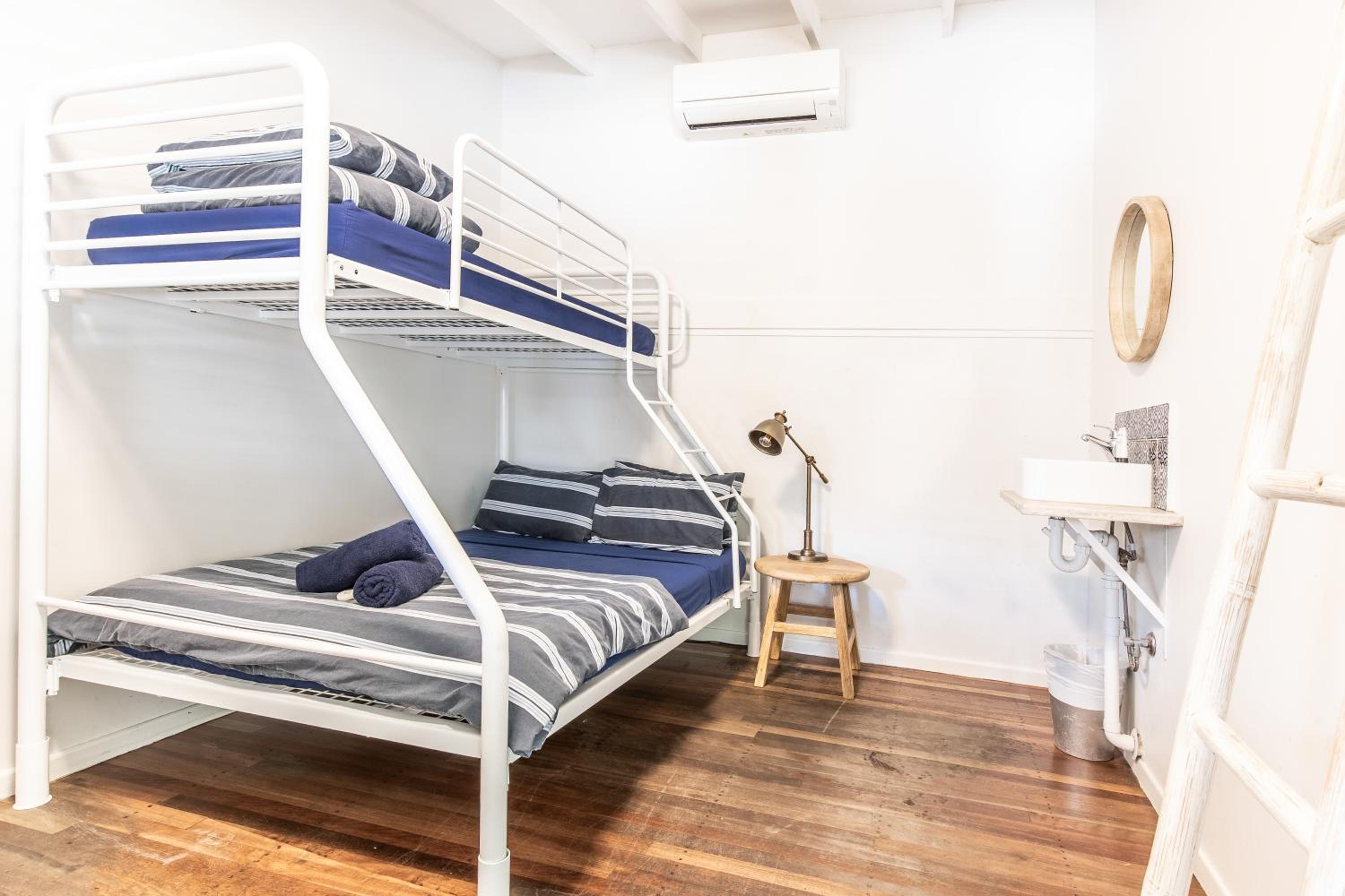 ROOM, TWIN BEDS, SHARED BATHROOM