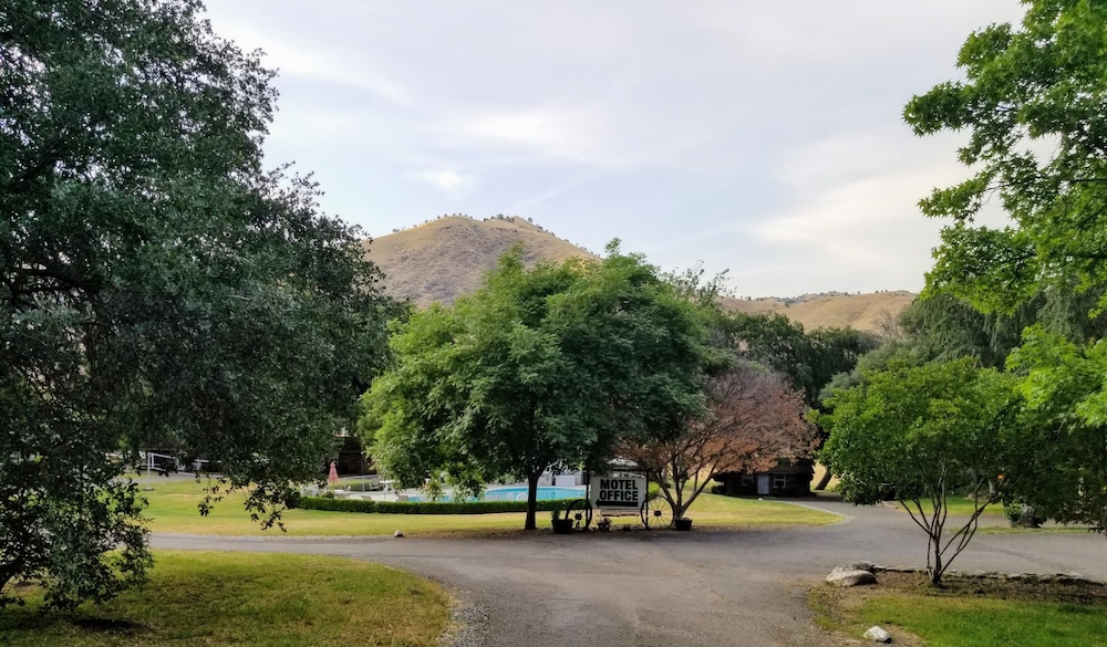 Lazy J Ranch-Americas Best Value Inn 12/52