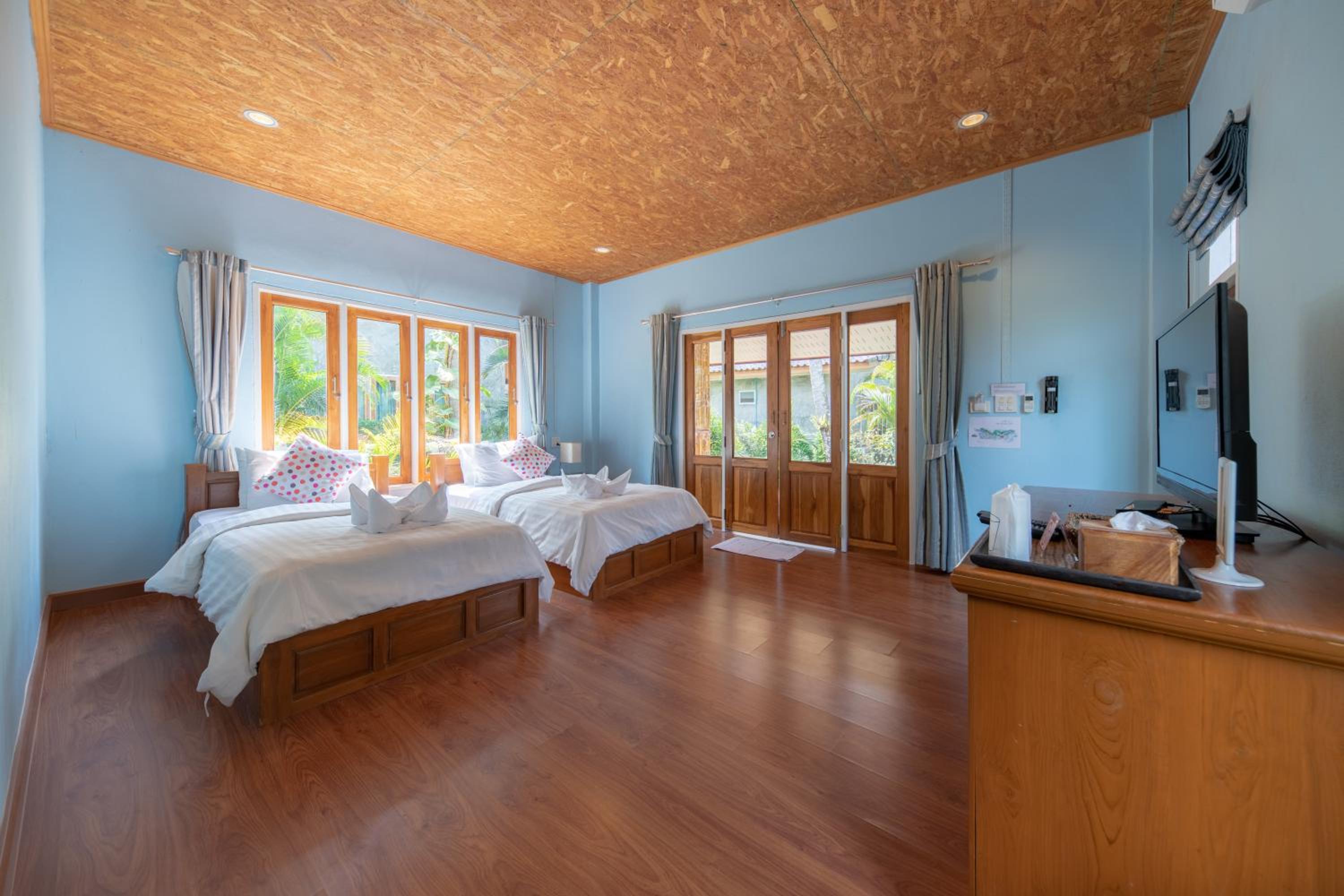 Garden, Deluxe, Queen Bed