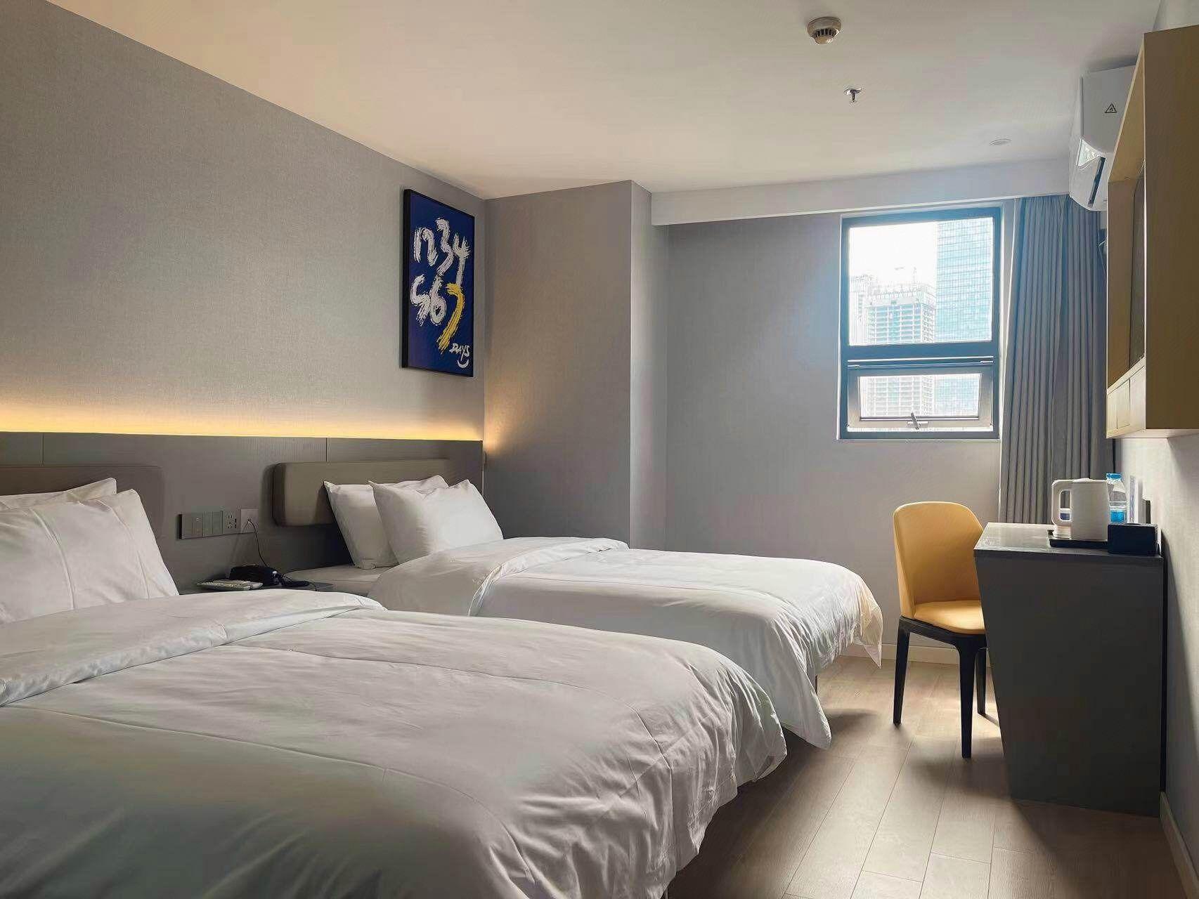 Deluxe, Twin Beds