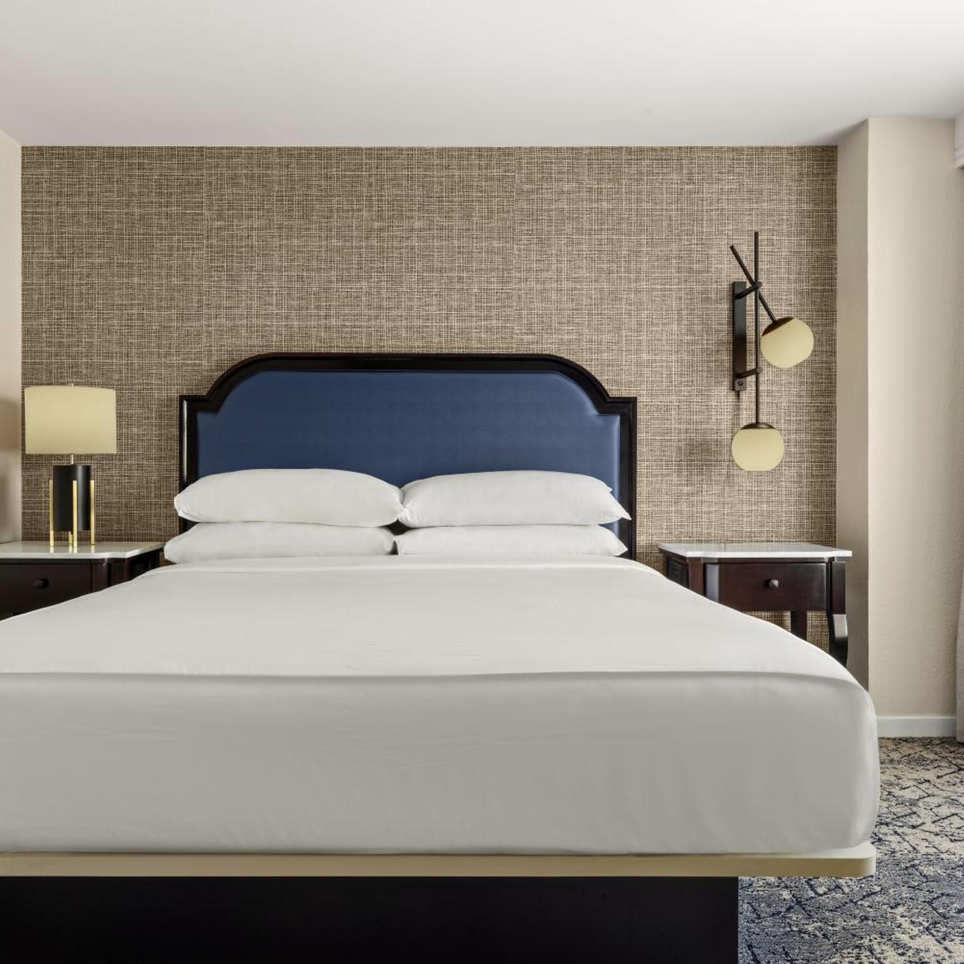 1 Bedroom, 2 Rooms, Suite, King Bed, Sofa, High Floor, Concierge Level