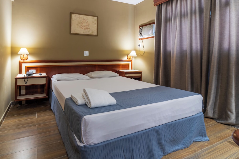 Standard, Queen Bed