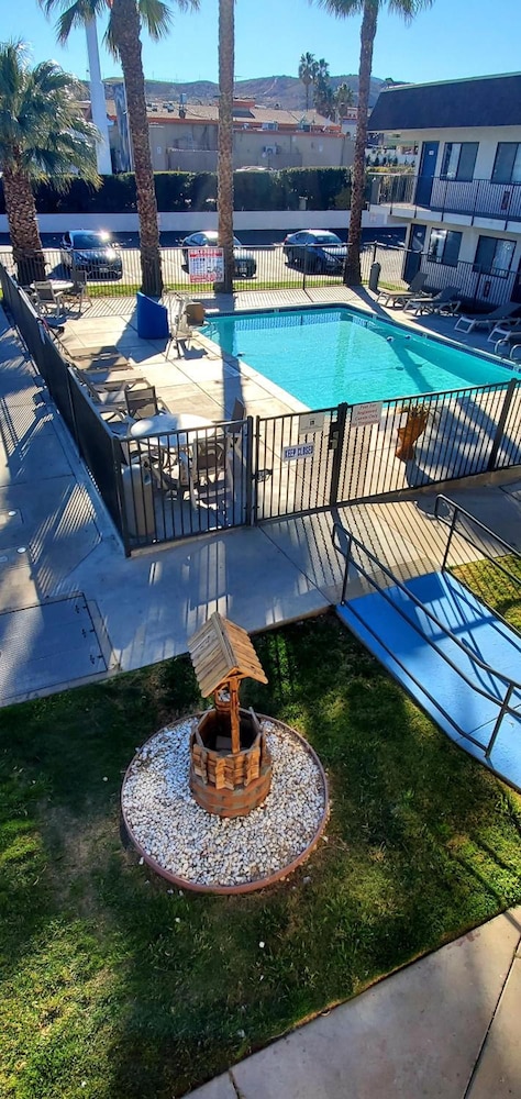 Motel6 Palmdale, CA 52/60