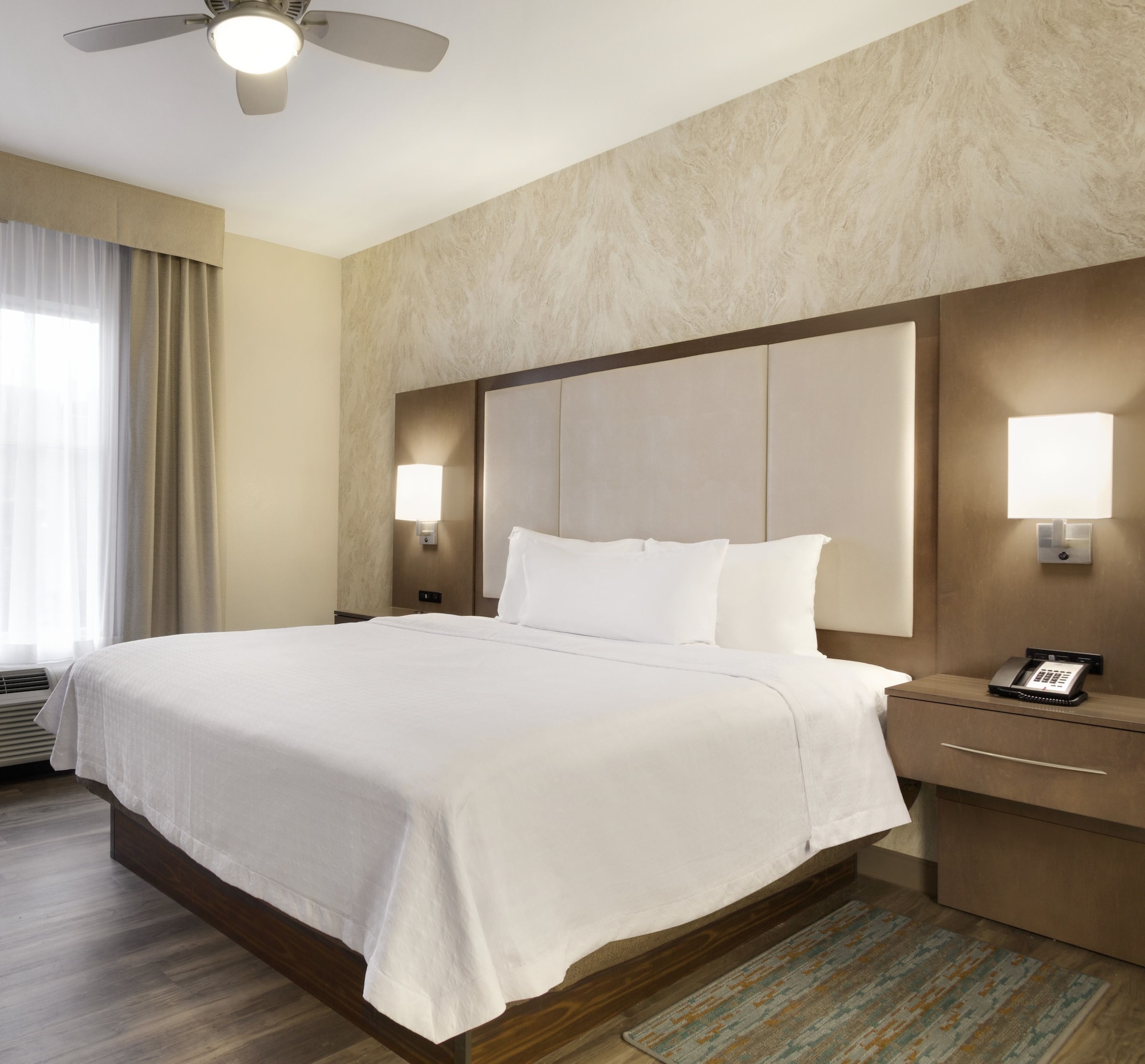 STUDIO, SUITE, KING BED