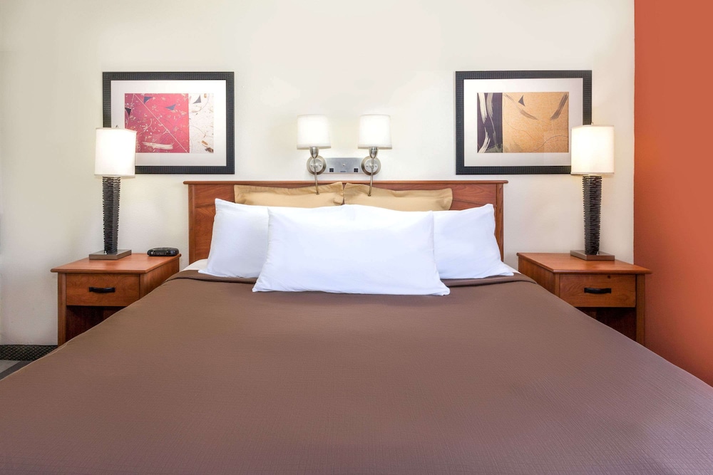 Travelodge By Wyndham Jackson 8/20