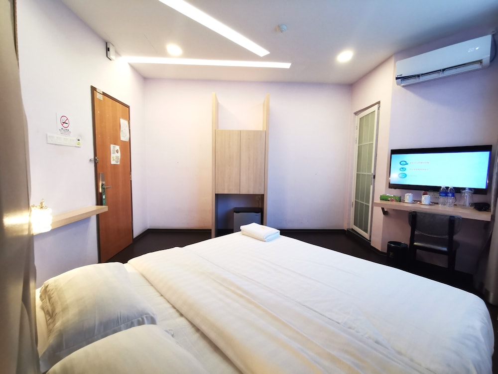 Zenz Hotel 11/50