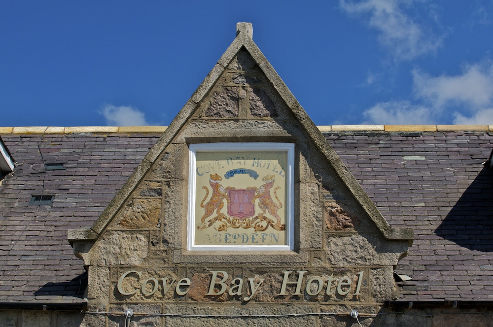 Cove Bay Hotel 2/60